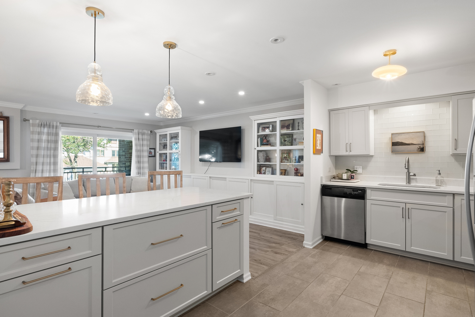 4900 Forest Avenue #201, Downers Grove, IL 60515