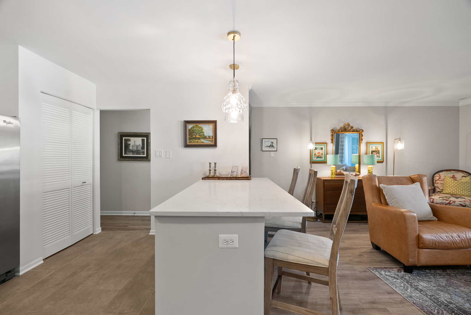 4900 Forest Avenue #201, Downers Grove, IL 60515