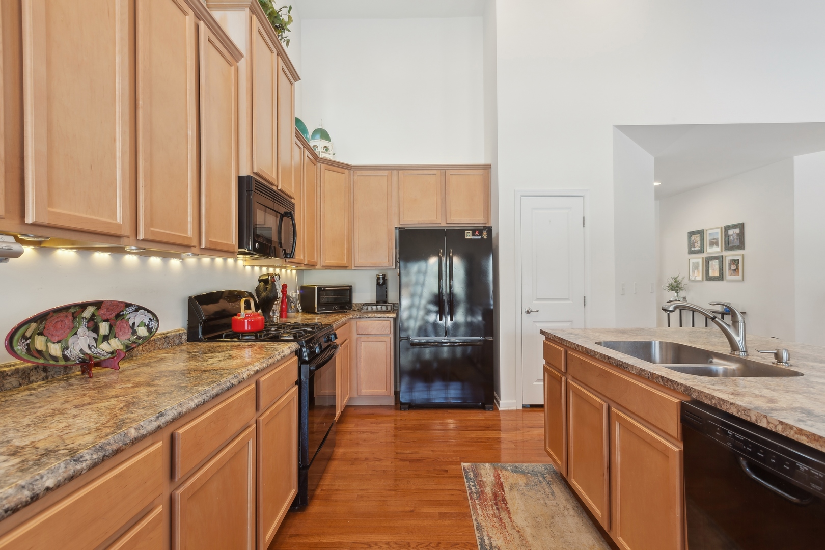 1616 Colchester Lane, Aurora, IL 60502