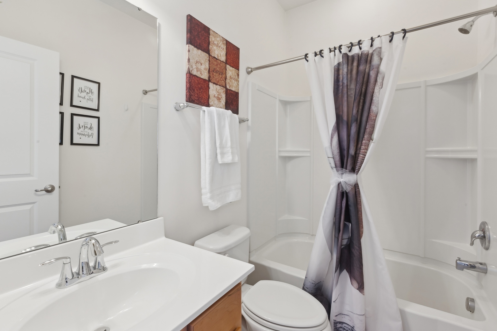 1616 Colchester Lane, Aurora, IL 60502