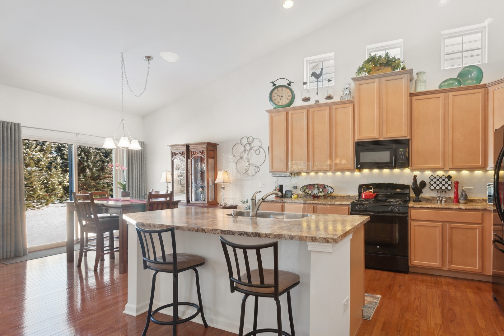 1616 Colchester Lane, Aurora, IL 60502