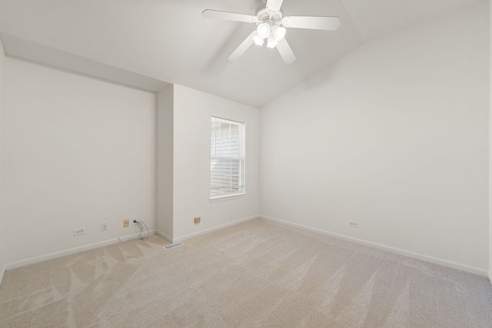 11 Bitter Spring Court, Algonquin, IL 60102