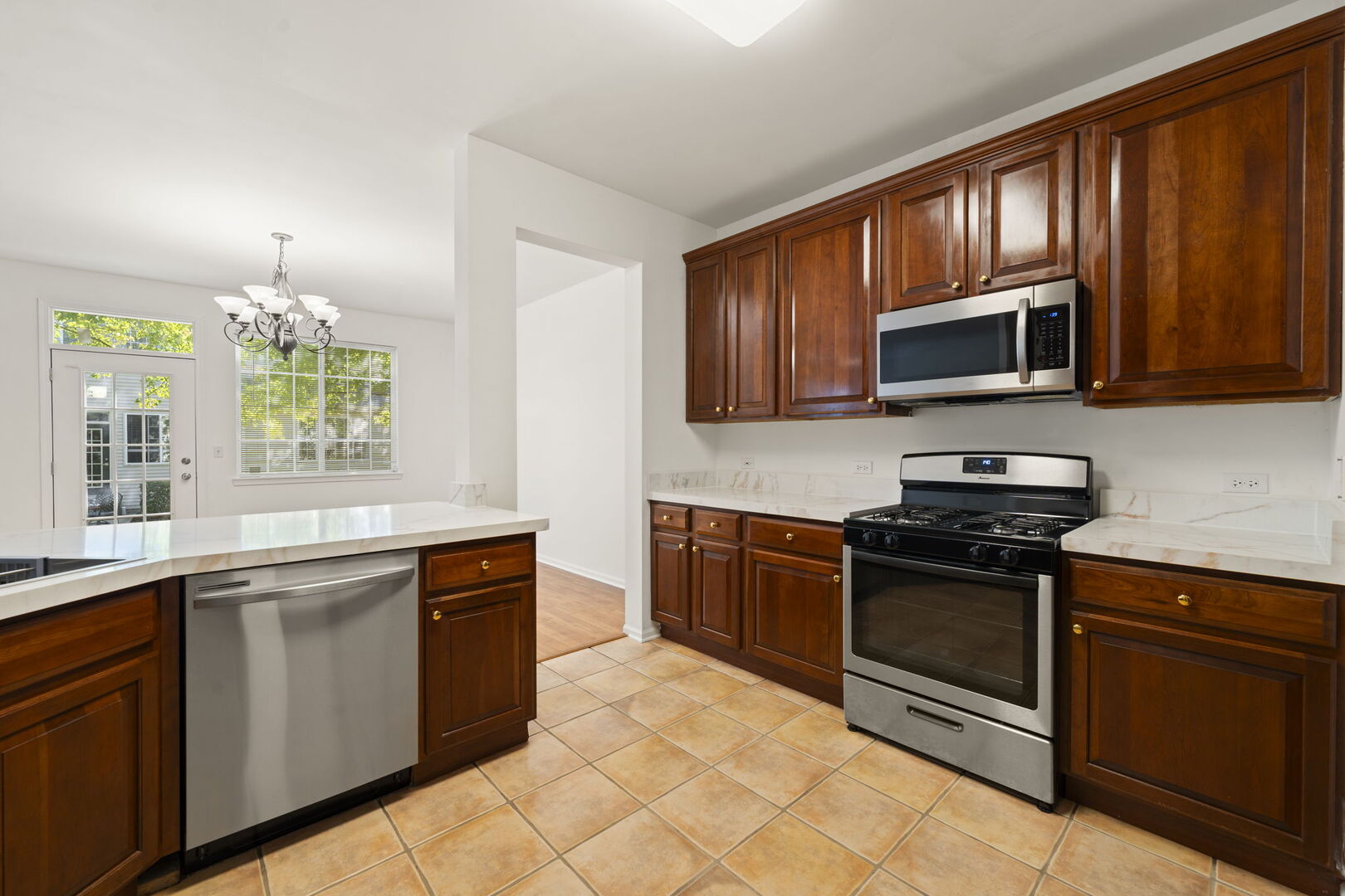 11 Bitter Spring Court, Algonquin, IL 60102