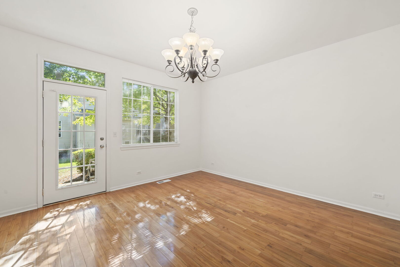 11 Bitter Spring Court, Algonquin, IL 60102