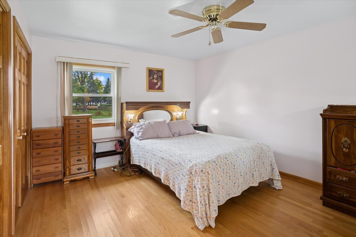 1237 Dover Lane, Elk Grove Village, IL 60007