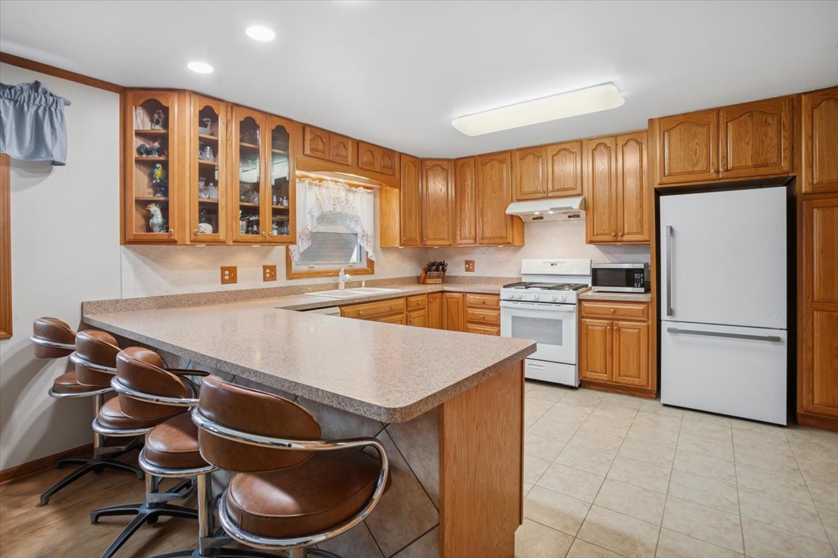 1237 Dover Lane, Elk Grove Village, IL 60007