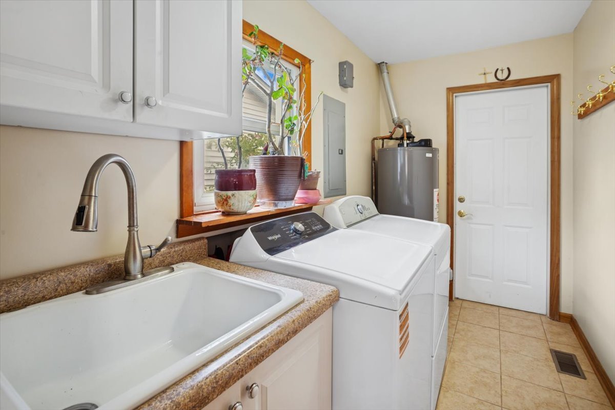 1237 Dover Lane, Elk Grove Village, IL 60007