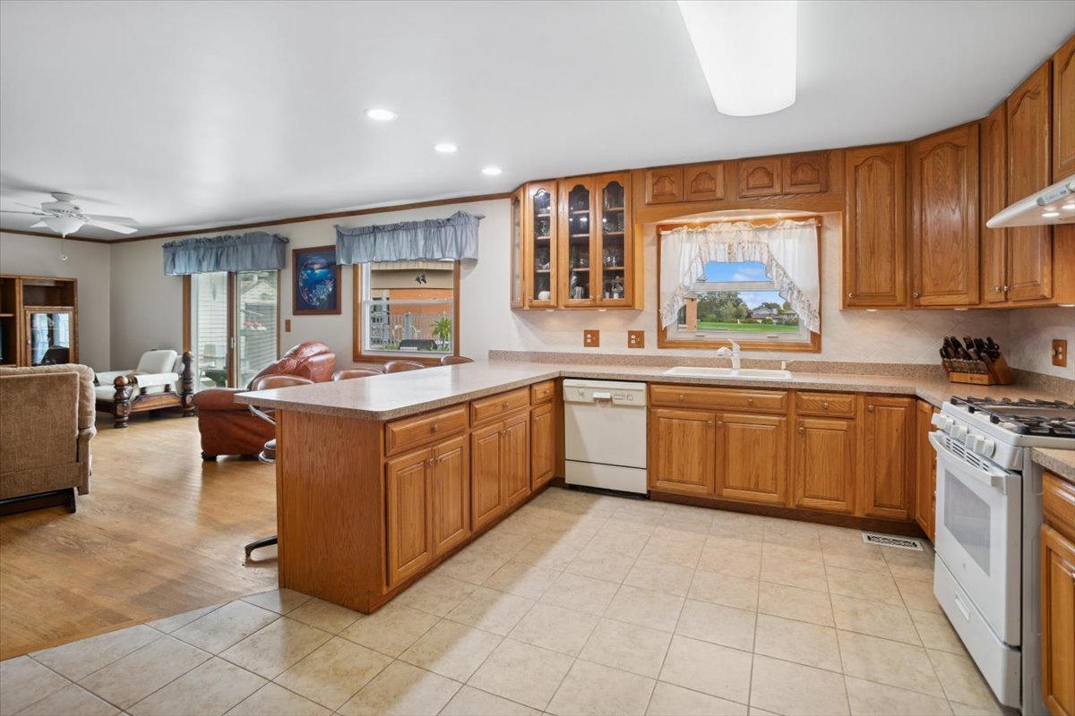 1237 Dover Lane, Elk Grove Village, IL 60007