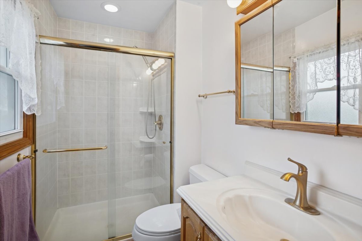 1237 Dover Lane, Elk Grove Village, IL 60007