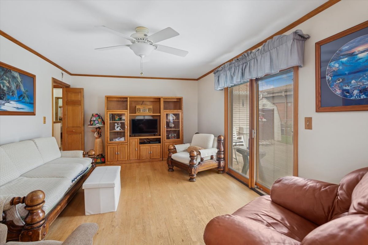 1237 Dover Lane, Elk Grove Village, IL 60007