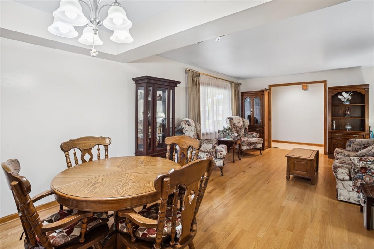 1237 Dover Lane, Elk Grove Village, IL 60007