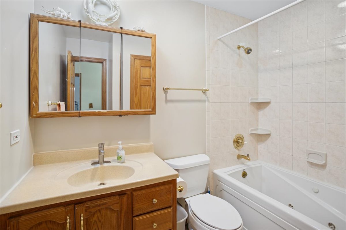 1237 Dover Lane, Elk Grove Village, IL 60007