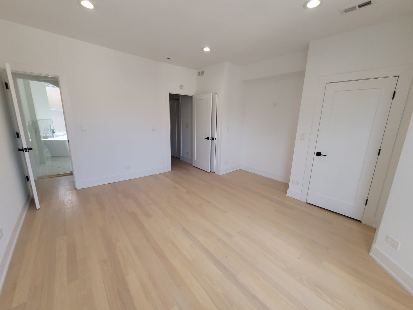 6442 S INGLESIDE Avenue, Chicago, IL 60637