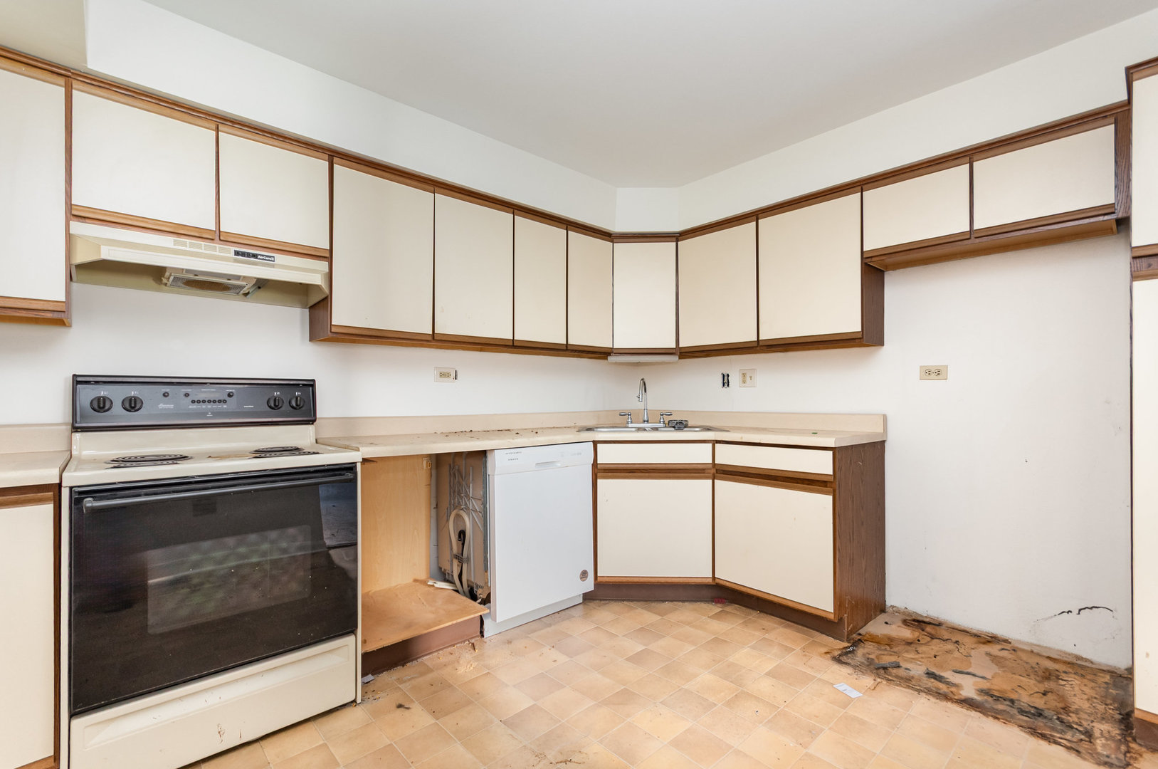 1240 S Lorraine Road #1D, Wheaton, IL 60189