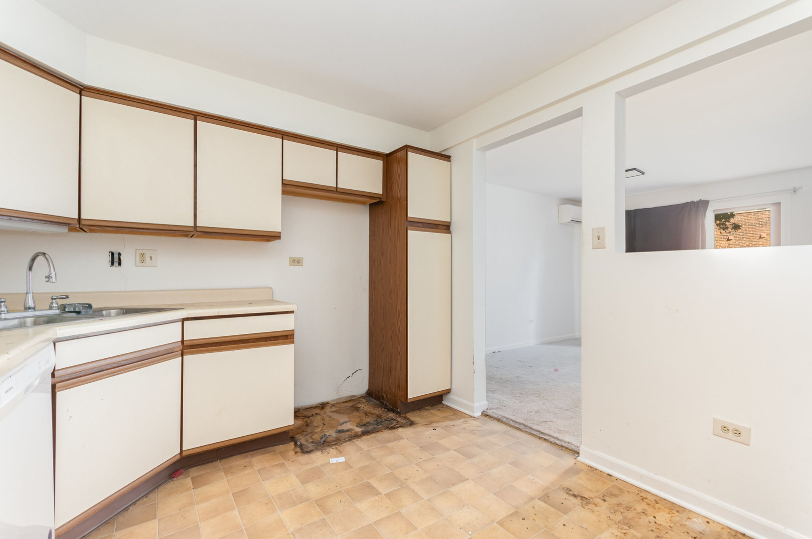 1240 S Lorraine Road #1D, Wheaton, IL 60189