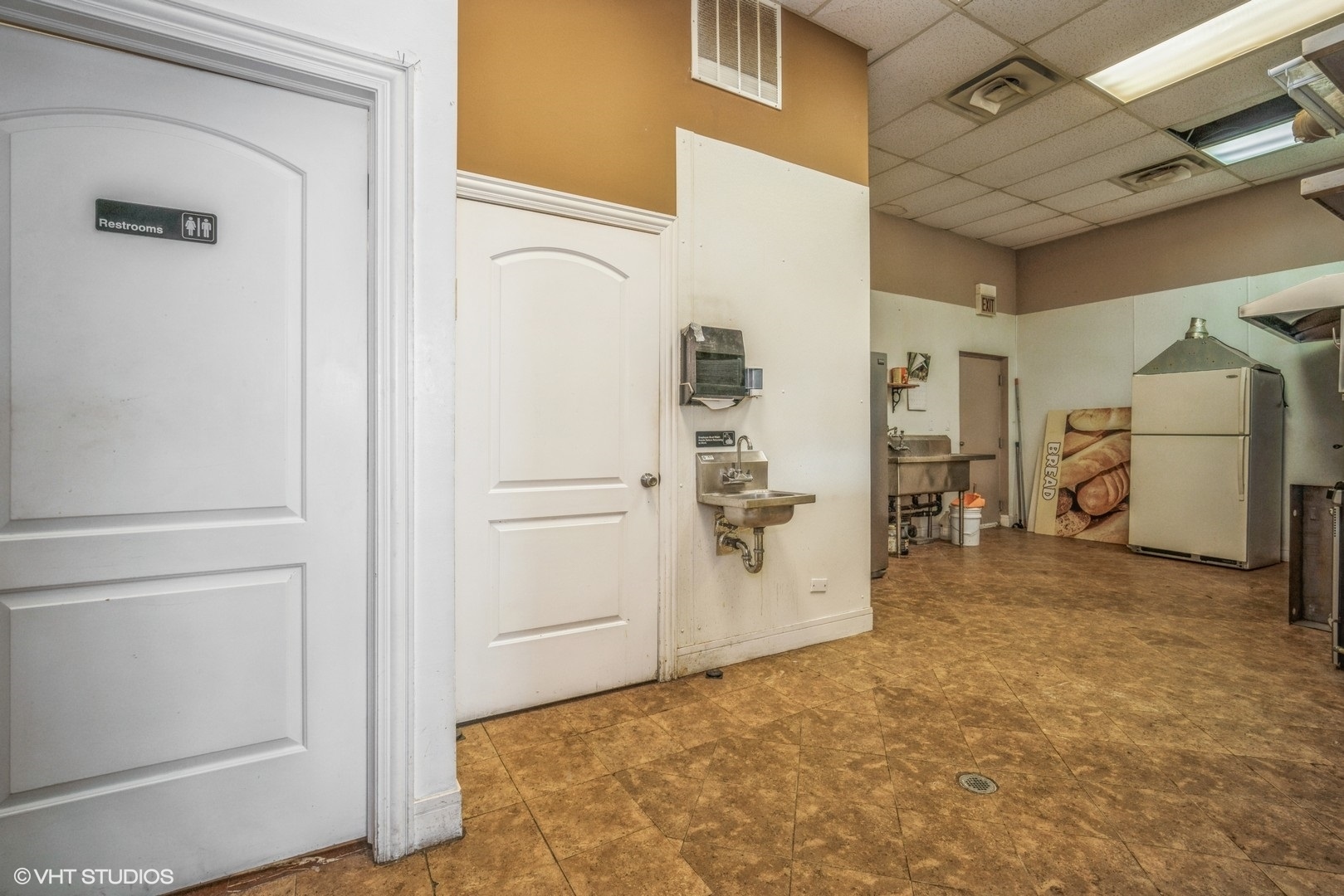 2954 W Irving Park Road, Chicago, IL 60618