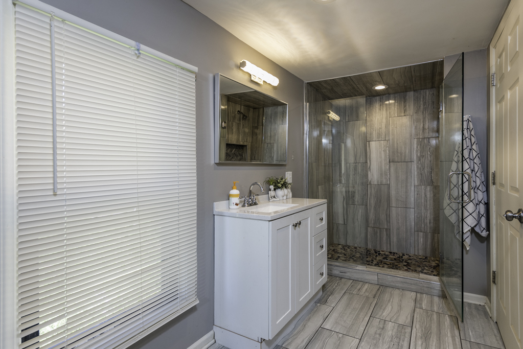 1700 Gideon Avenue, Zion, IL 60099