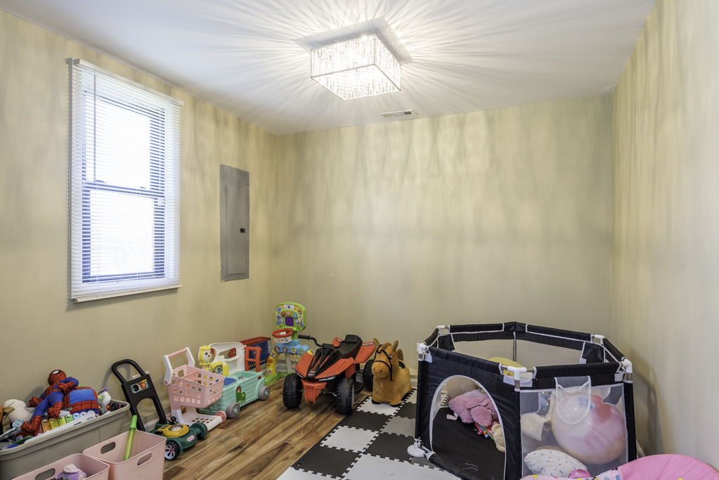 1700 Gideon Avenue, Zion, IL 60099