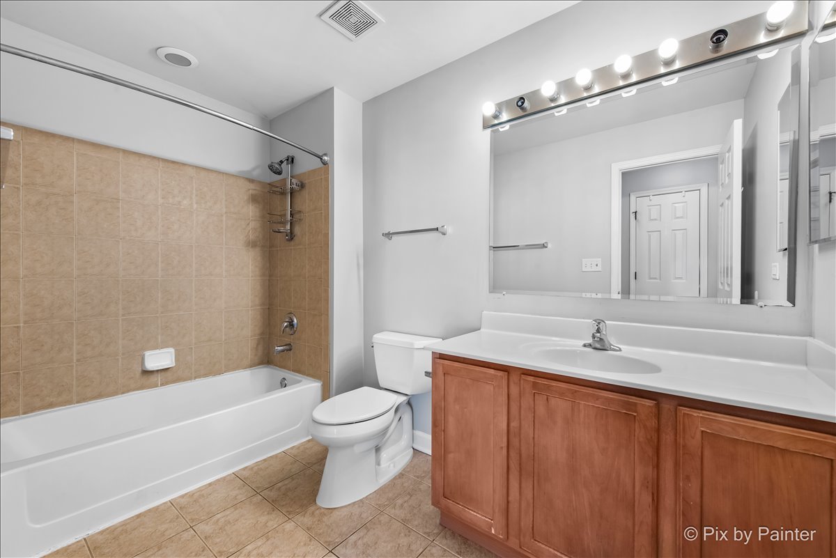 1128 Bartholdi Court #1128, Carol Stream, IL 60188