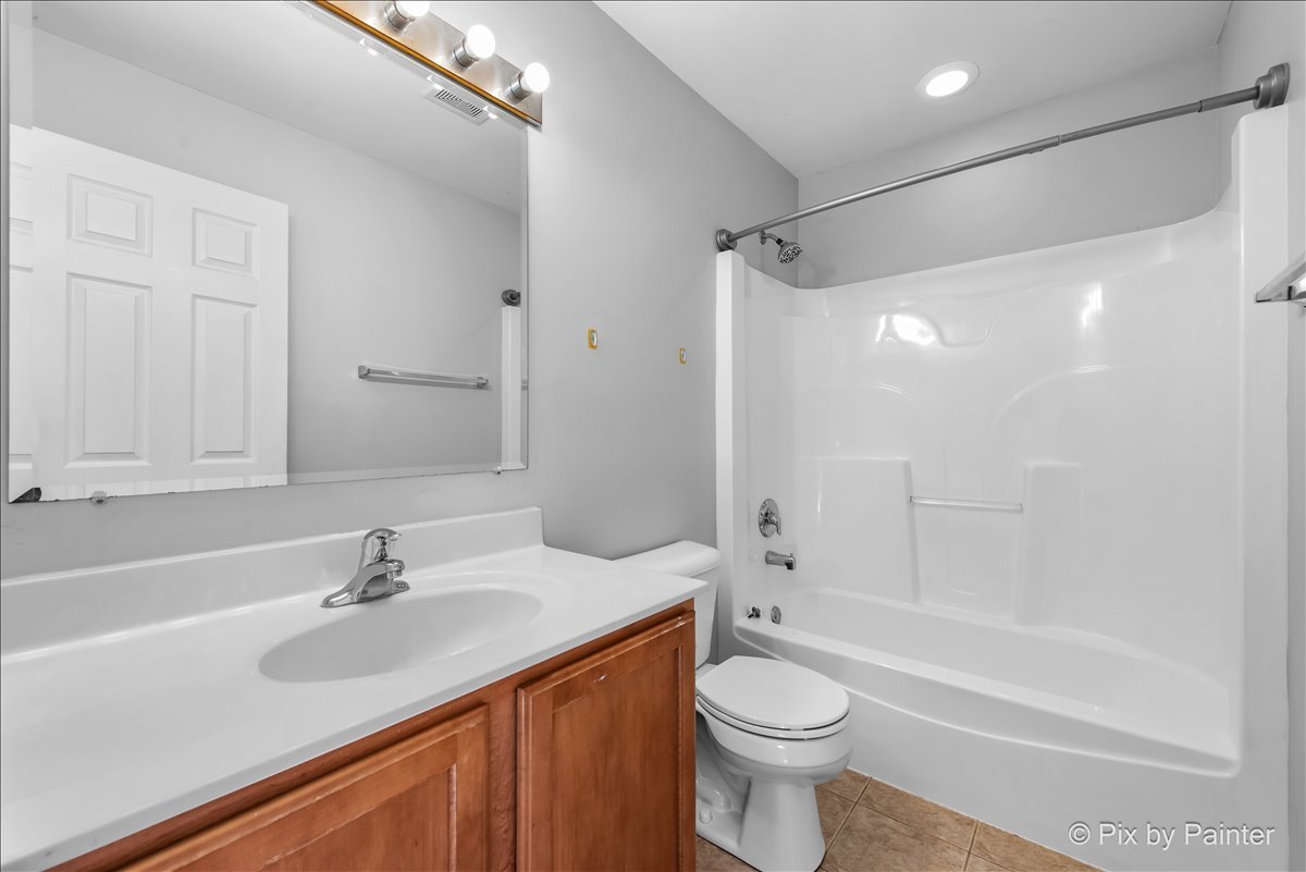 1128 Bartholdi Court #1128, Carol Stream, IL 60188