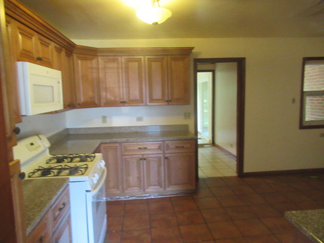 77 Mionske Drive, Lake Zurich, IL 60047
