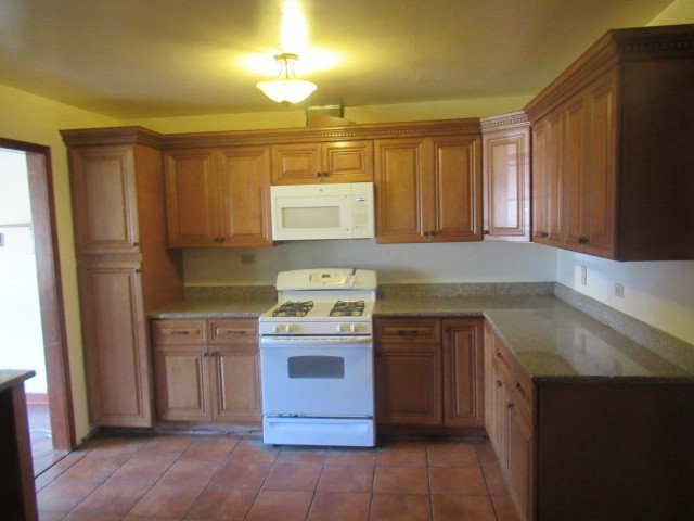 77 Mionske Drive, Lake Zurich, IL 60047