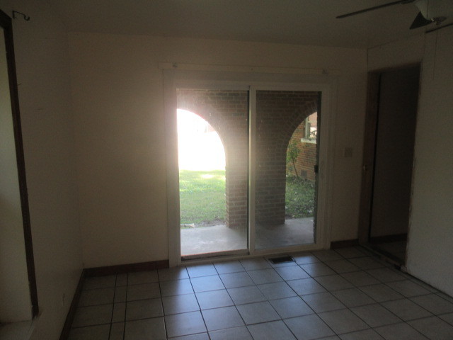77 Mionske Drive, Lake Zurich, IL 60047