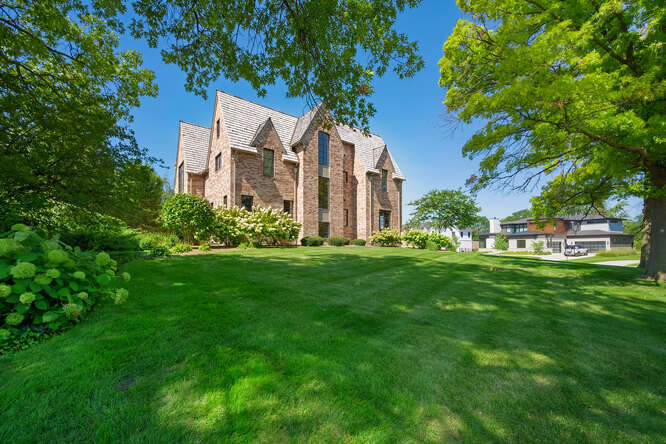 31 CONCORD Drive, Oak Brook, IL 60523