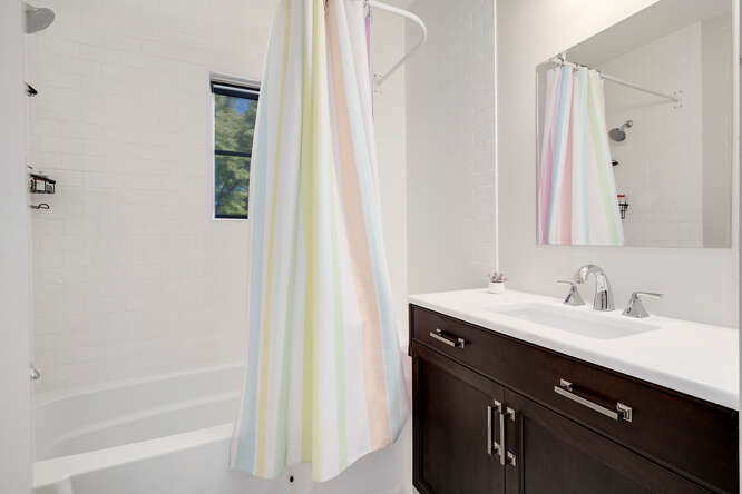 31 CONCORD Drive, Oak Brook, IL 60523