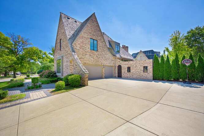 31 CONCORD Drive, Oak Brook, IL 60523
