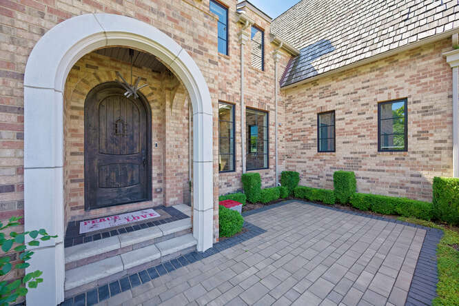 31 CONCORD Drive, Oak Brook, IL 60523