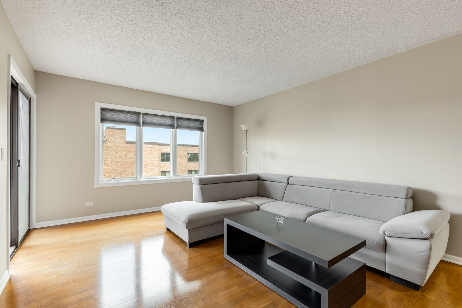 905 Center Street #507, Des Plaines, IL 60016