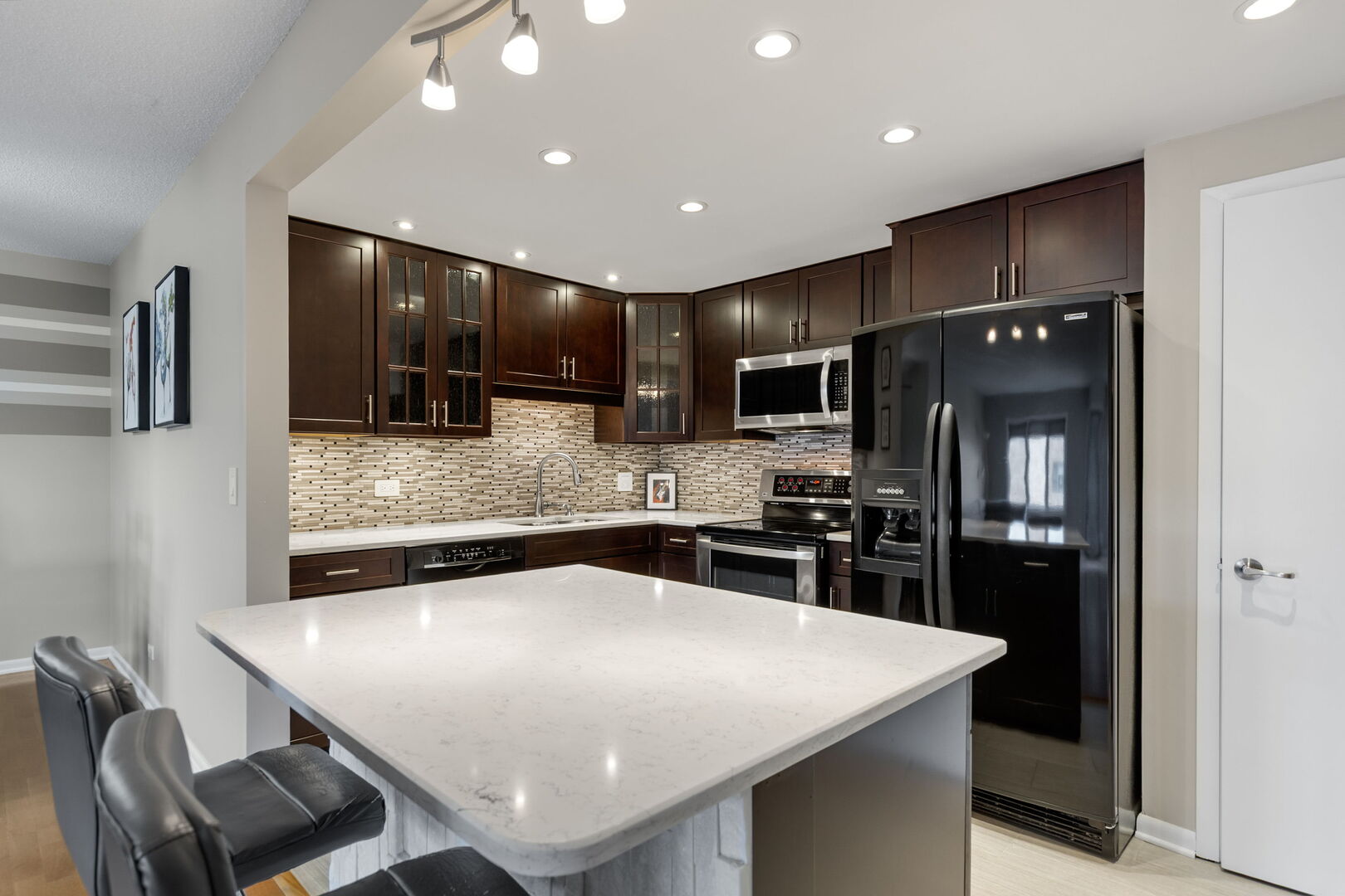 905 Center Street #507, Des Plaines, IL 60016