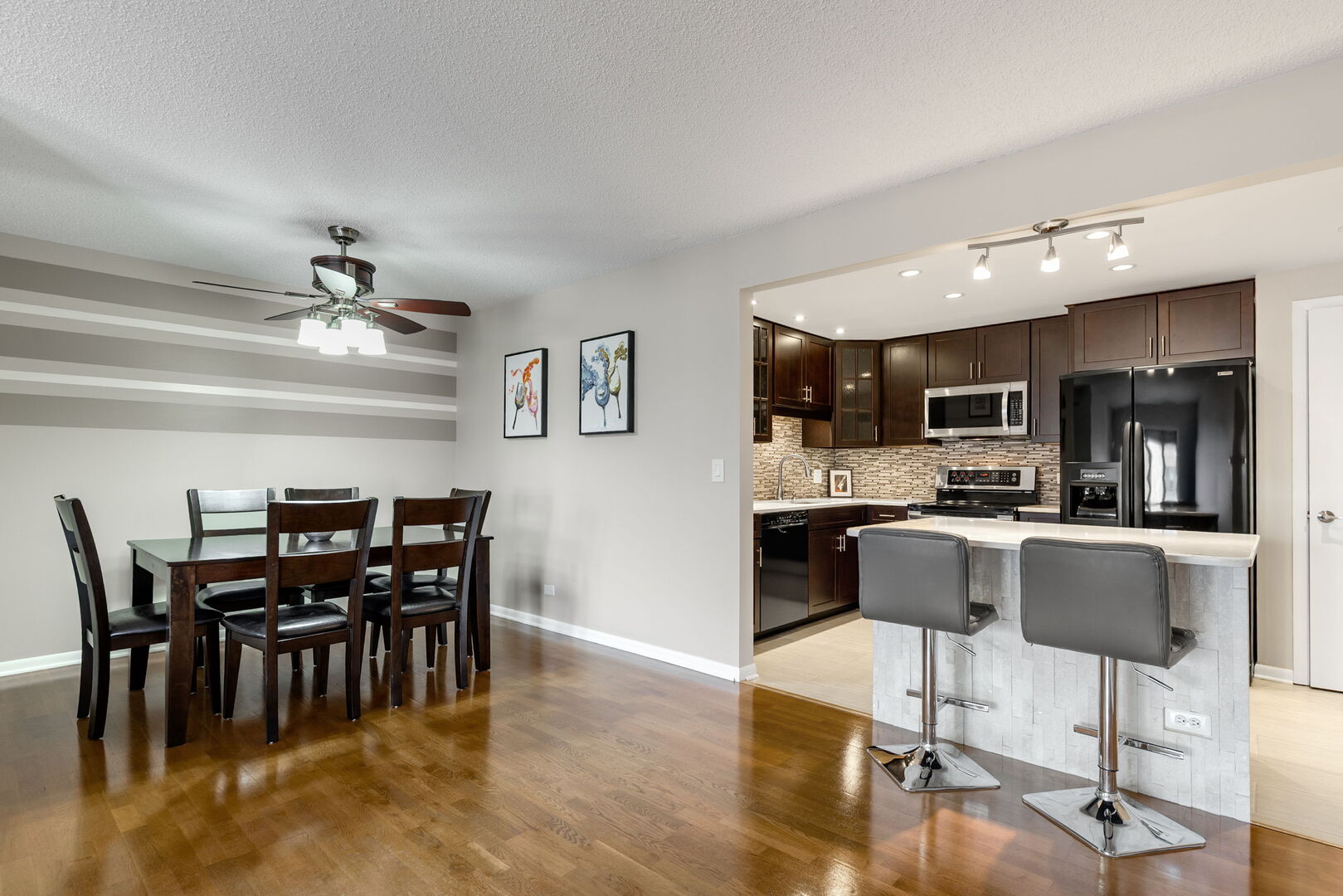 905 Center Street #507, Des Plaines, IL 60016