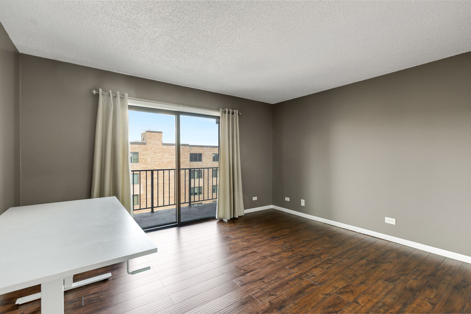 905 Center Street #507, Des Plaines, IL 60016
