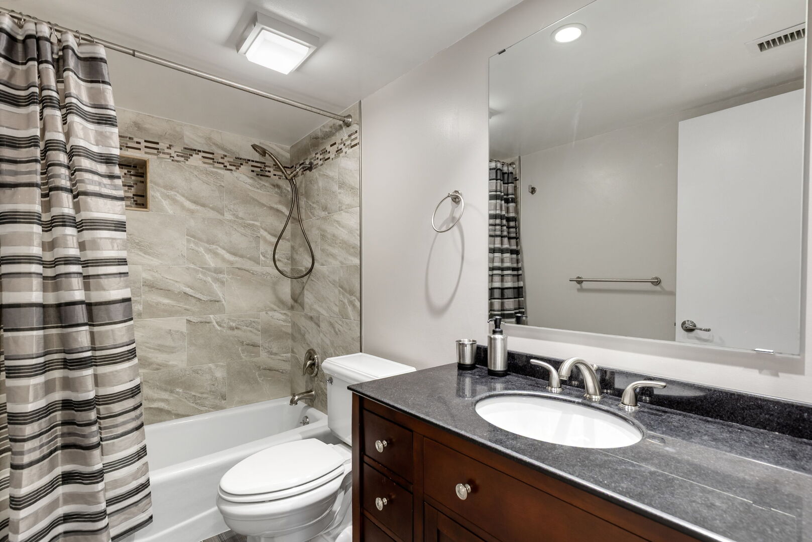 905 Center Street #507, Des Plaines, IL 60016