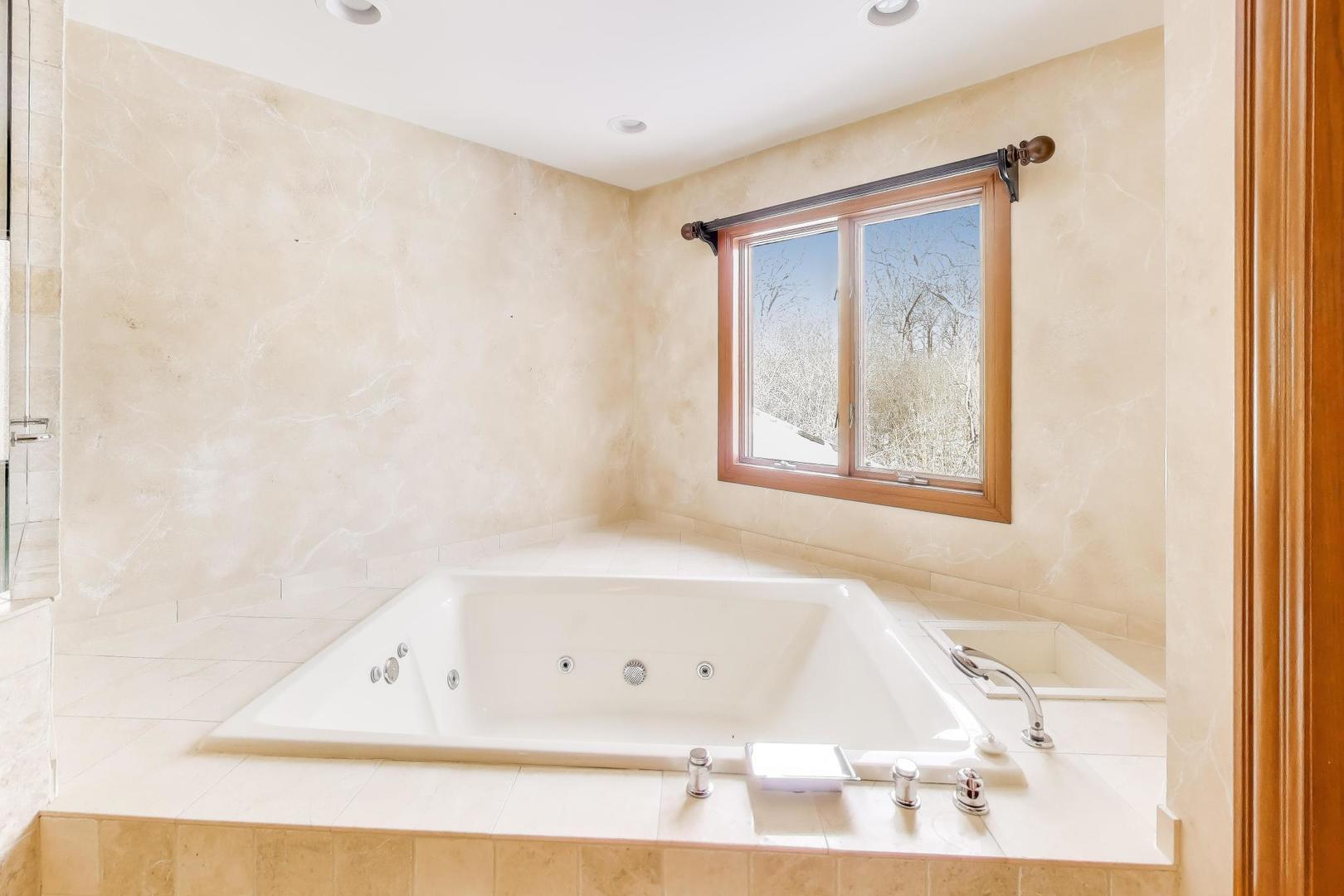 13844 Mettawa Lane, Mettawa, IL 60045