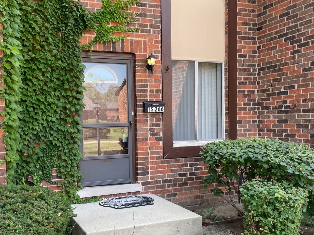 1S266 Dillon Lane, Villa Park, IL 60181