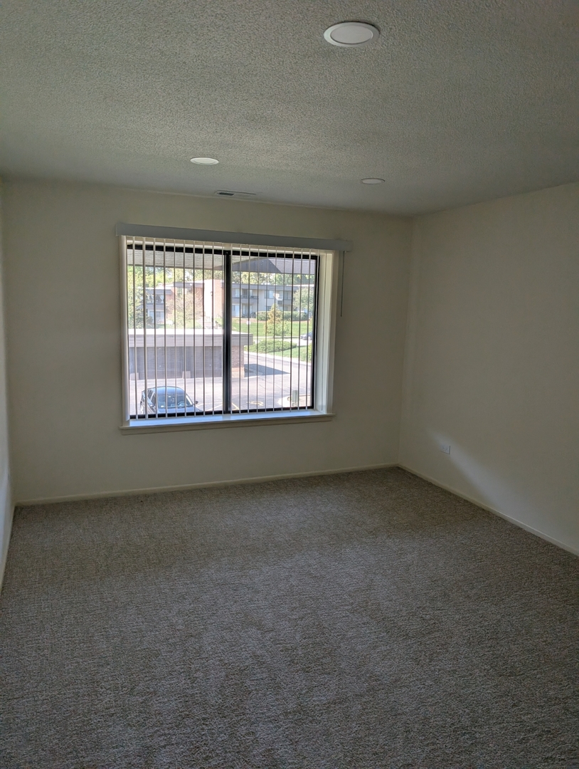 1295 N Sterling Avenue #212, Palatine, IL 60067