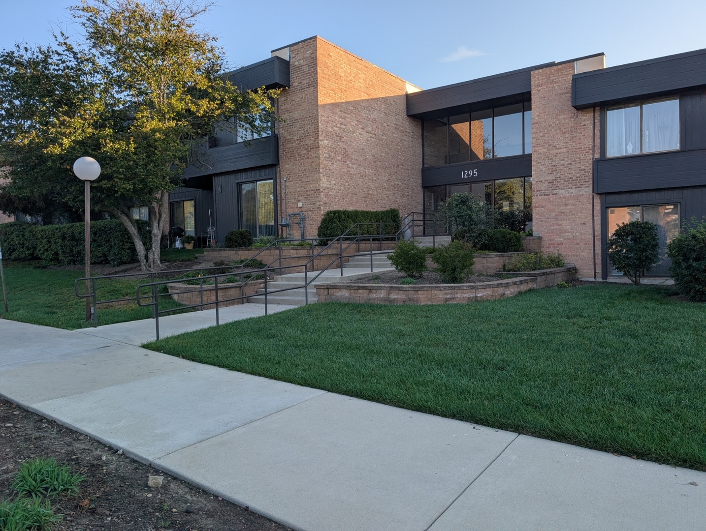 1295 N Sterling Avenue #212, Palatine, IL 60067