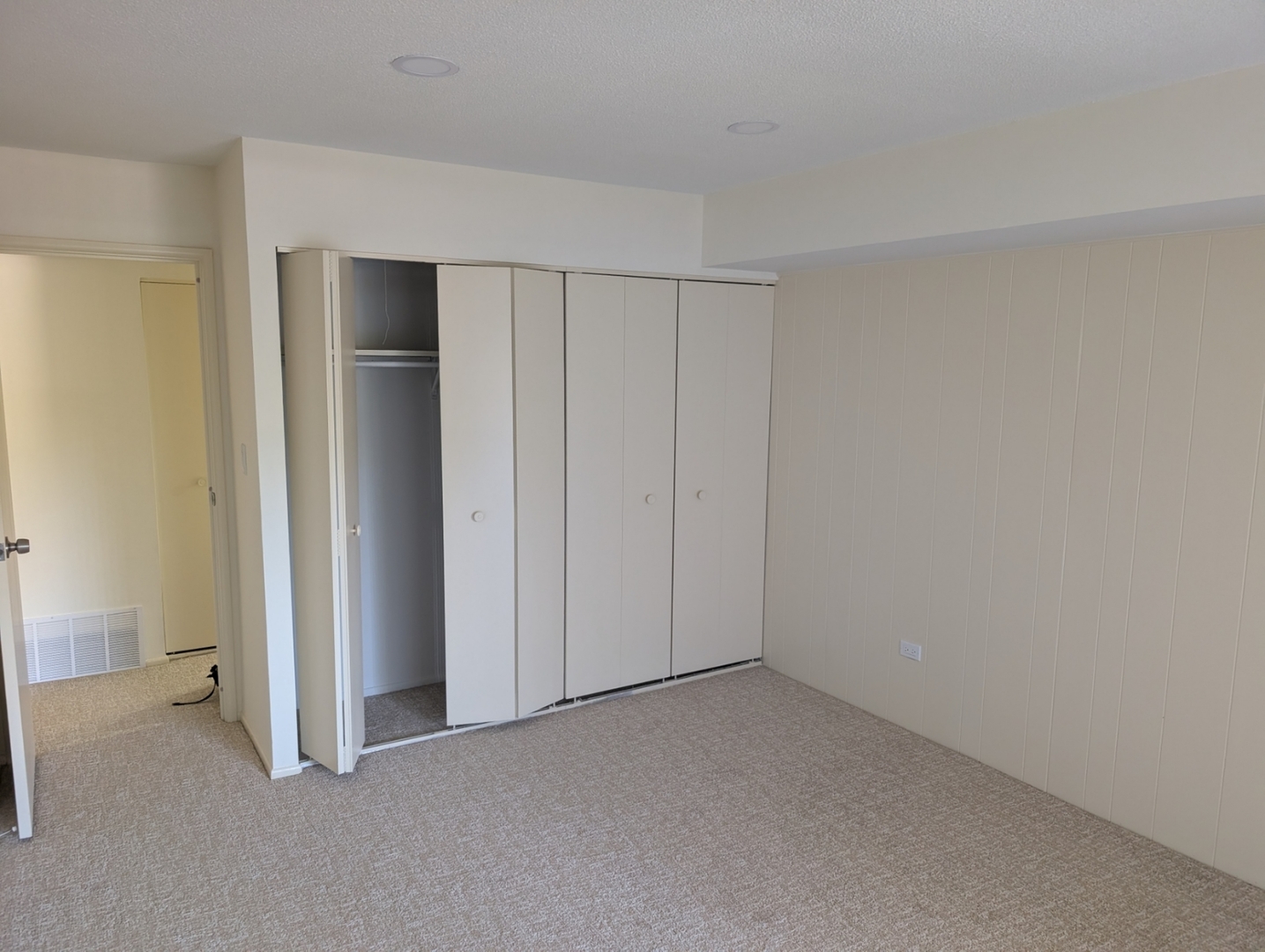 1295 N Sterling Avenue #212, Palatine, IL 60067