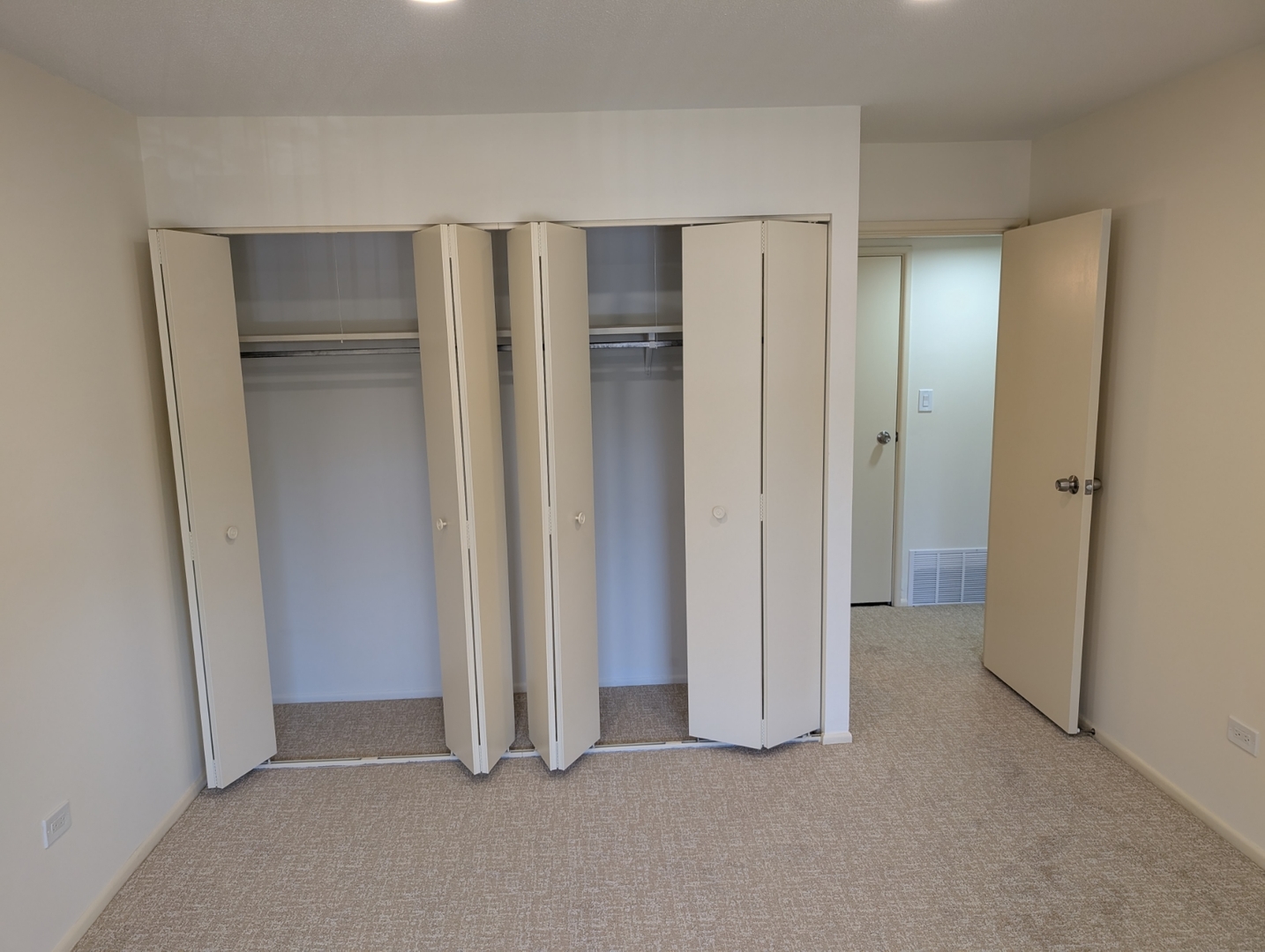 1295 N Sterling Avenue #212, Palatine, IL 60067