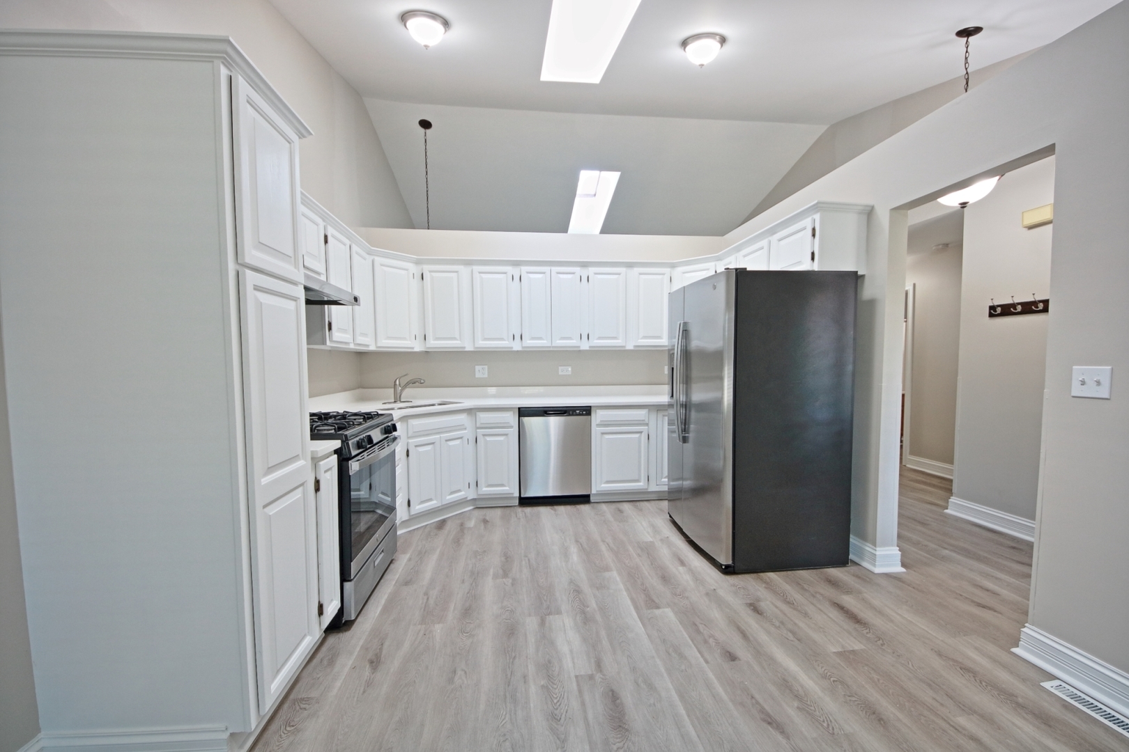 20 Echo Hill, Lake In The Hills, IL 60156