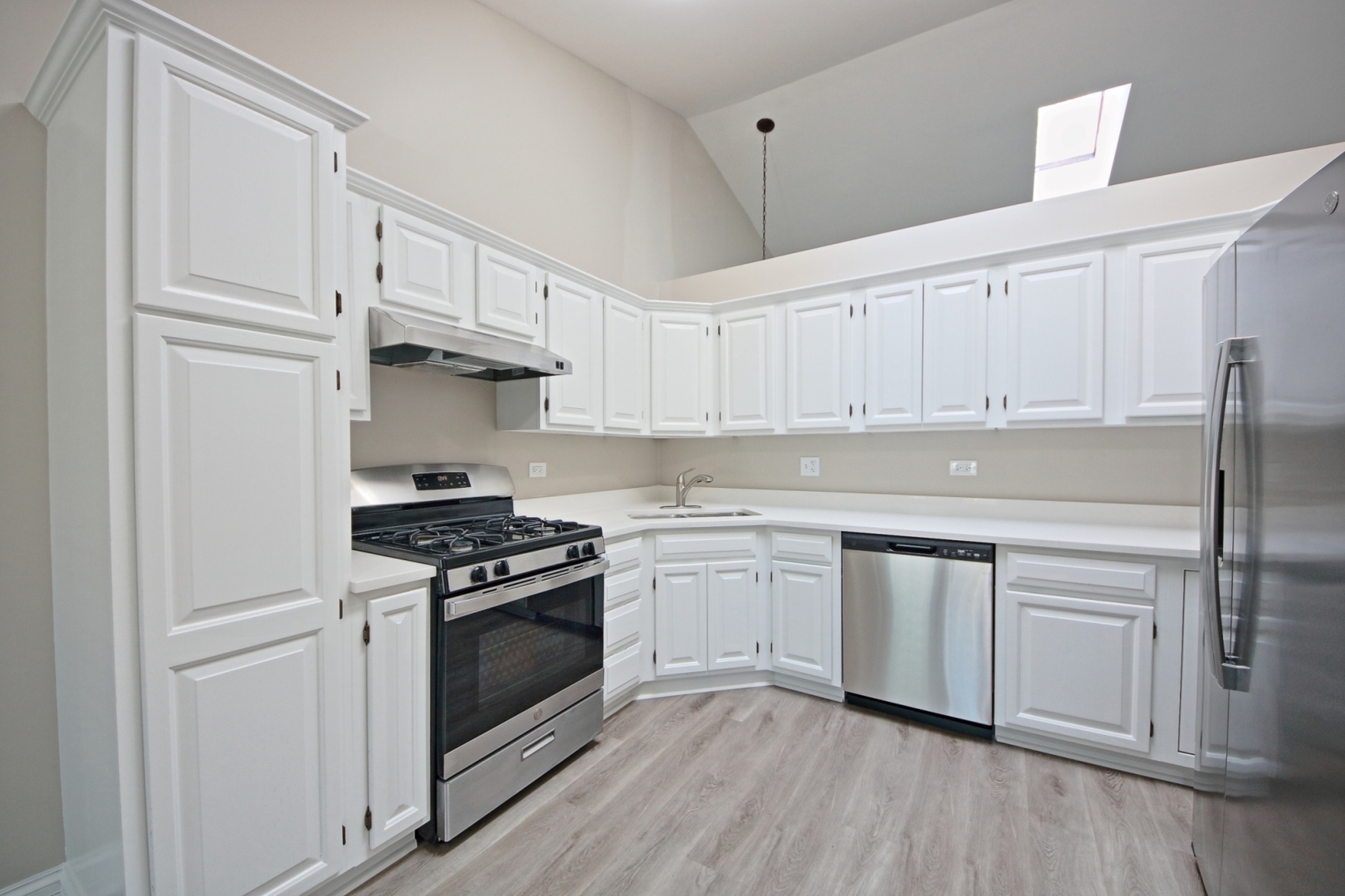 20 Echo Hill, Lake In The Hills, IL 60156