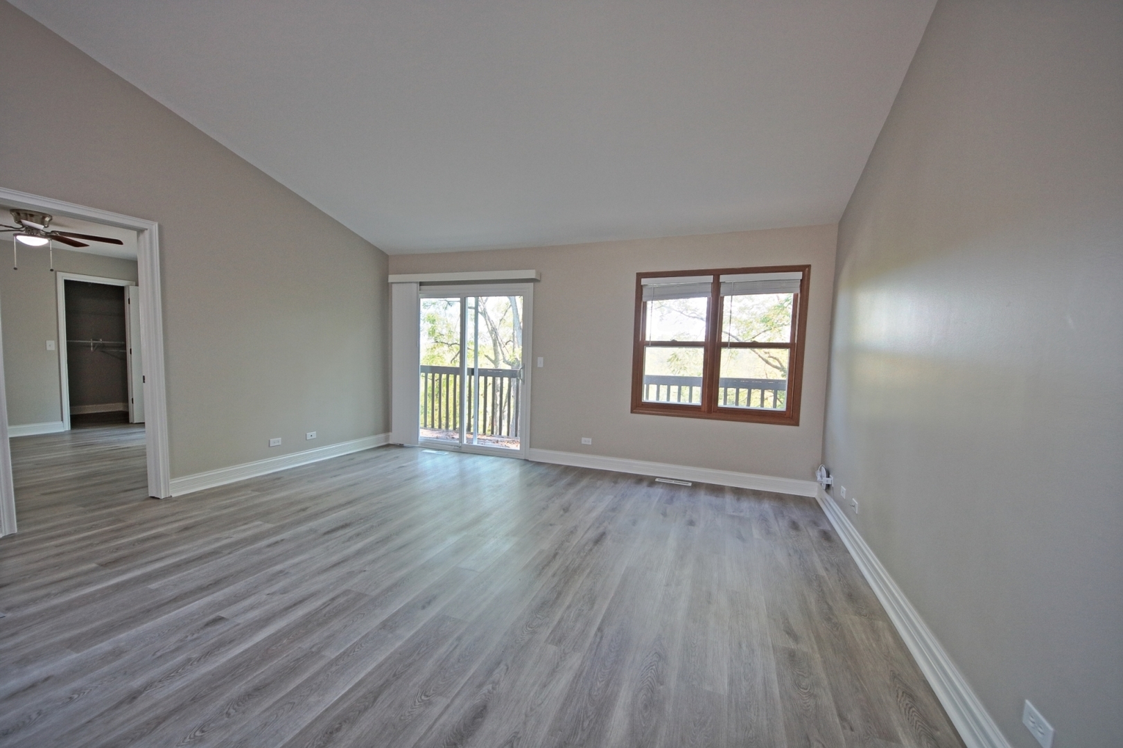 20 Echo Hill, Lake In The Hills, IL 60156