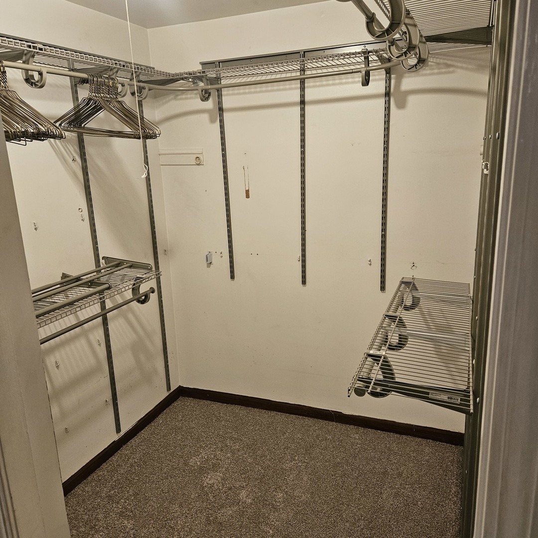 9051 S Roberts Road #102, Hickory Hills, IL 60457