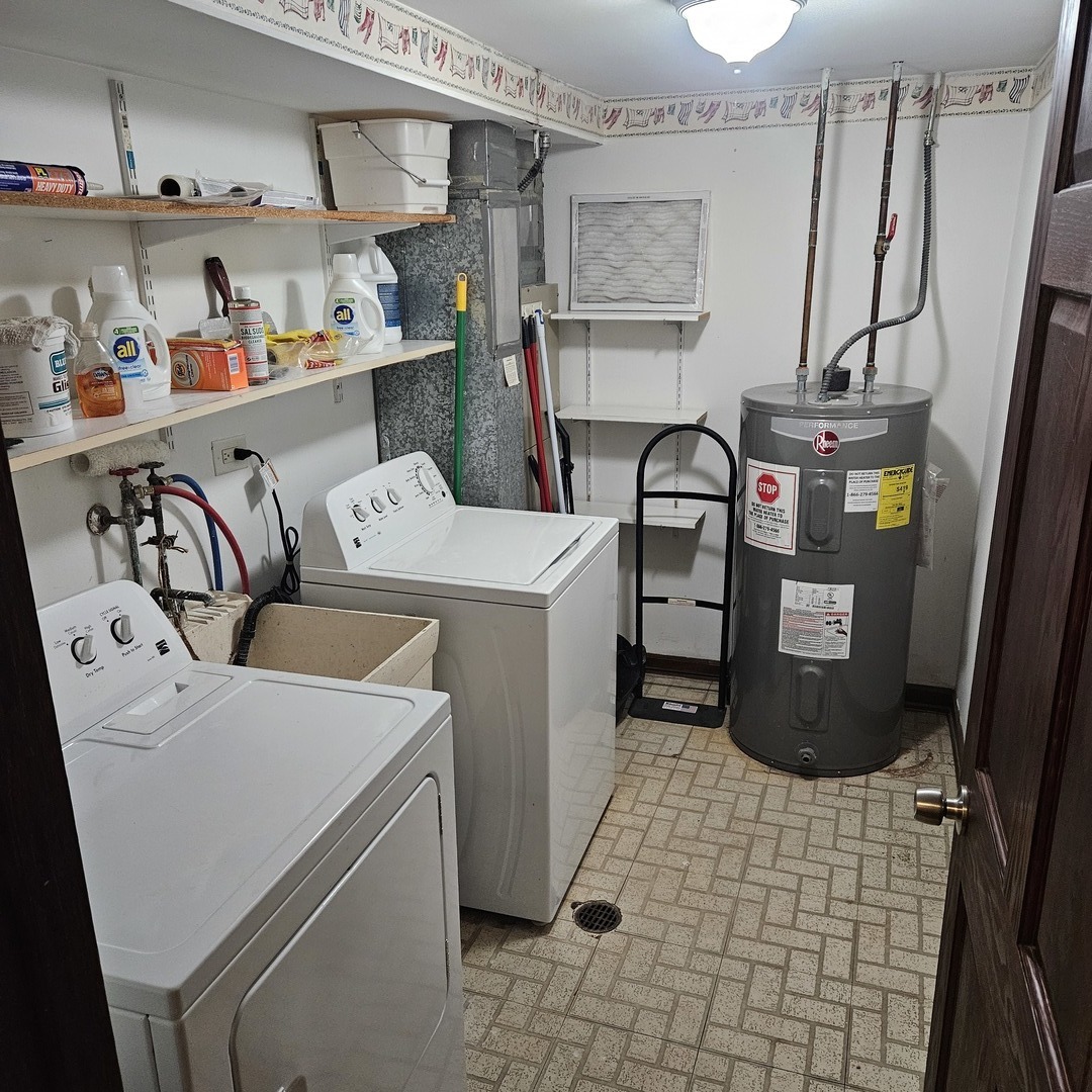 9051 S Roberts Road #102, Hickory Hills, IL 60457
