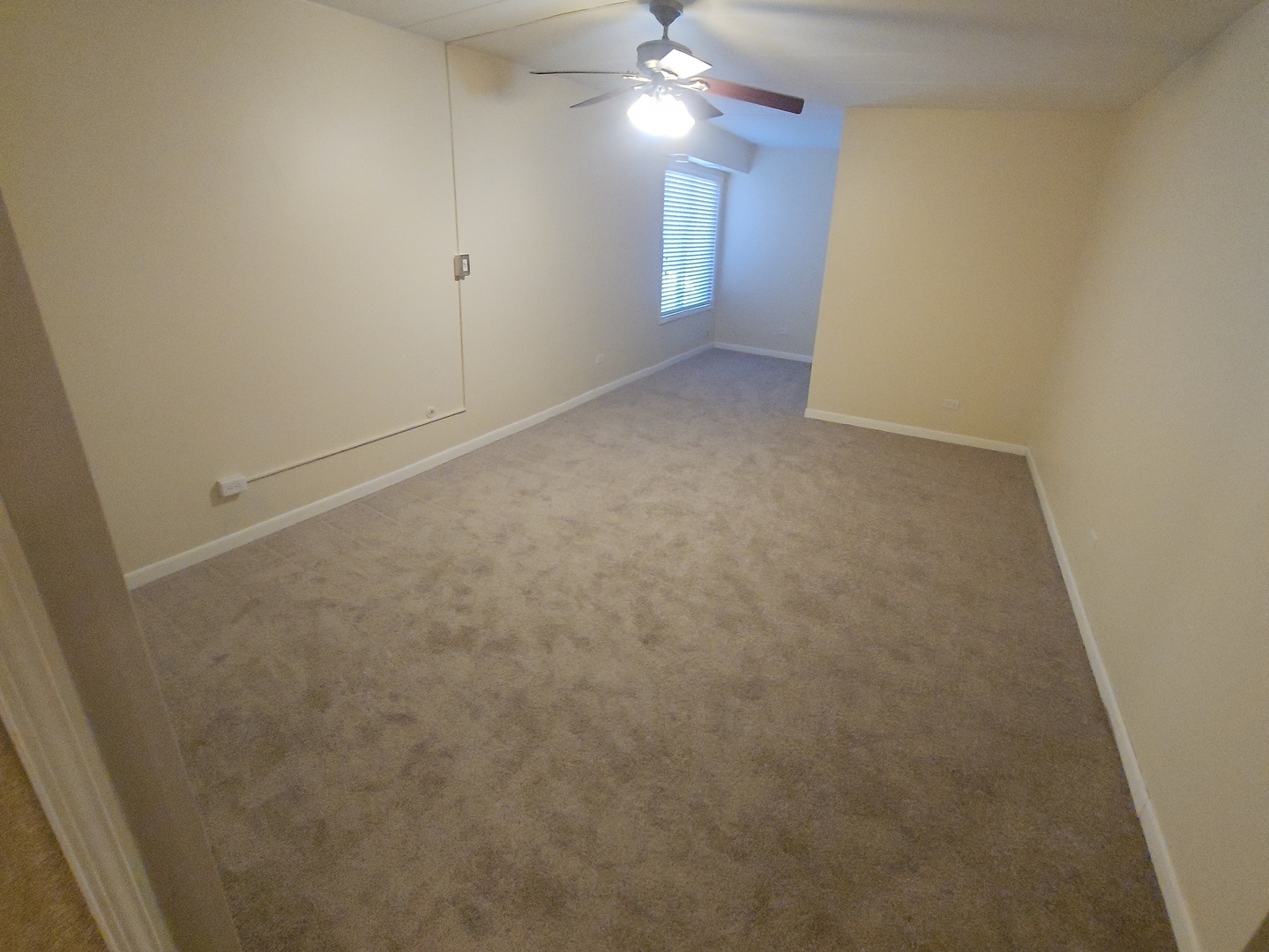 9051 S Roberts Road #102, Hickory Hills, IL 60457