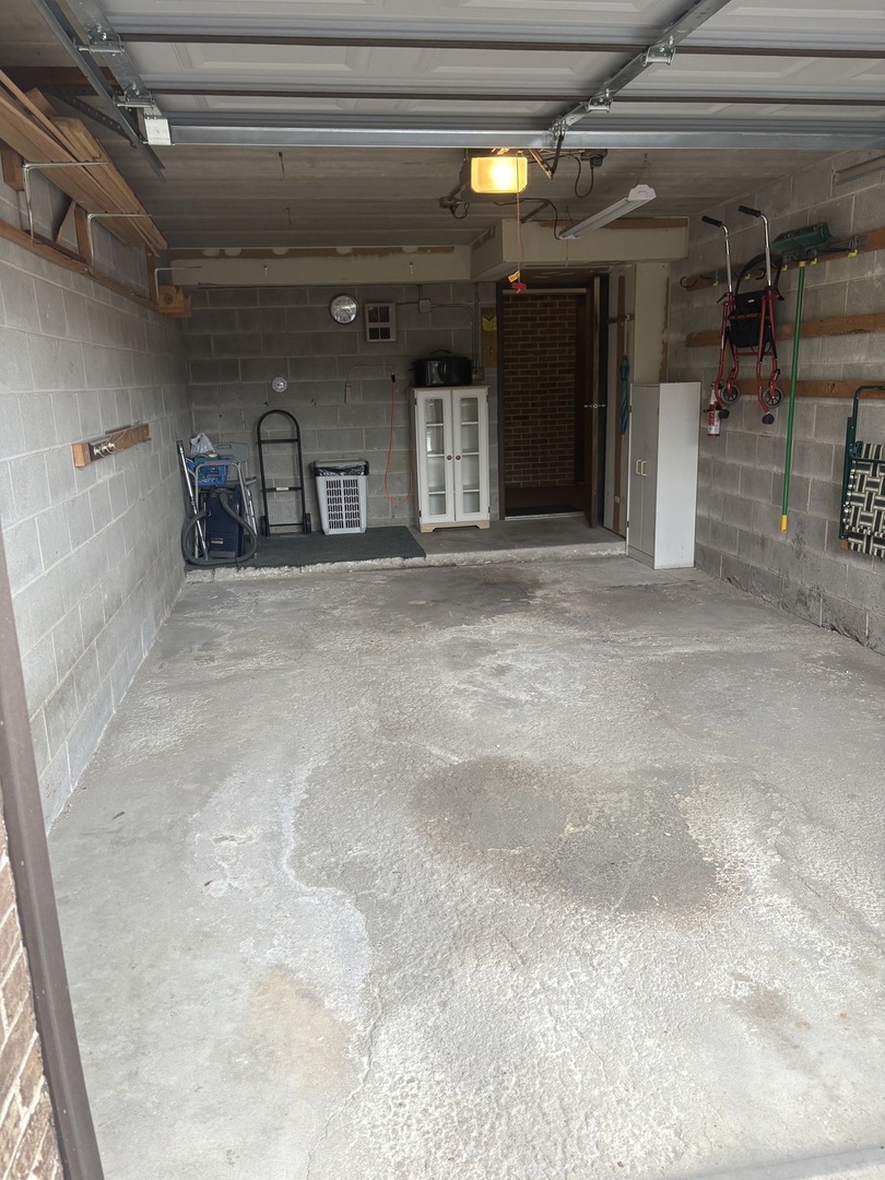 9051 S Roberts Road #102, Hickory Hills, IL 60457