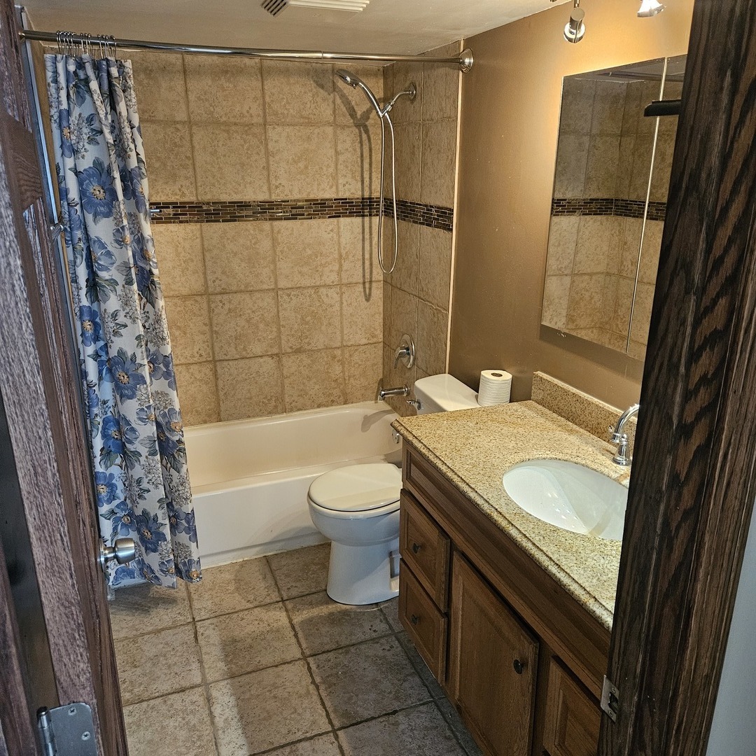 9051 S Roberts Road #102, Hickory Hills, IL 60457